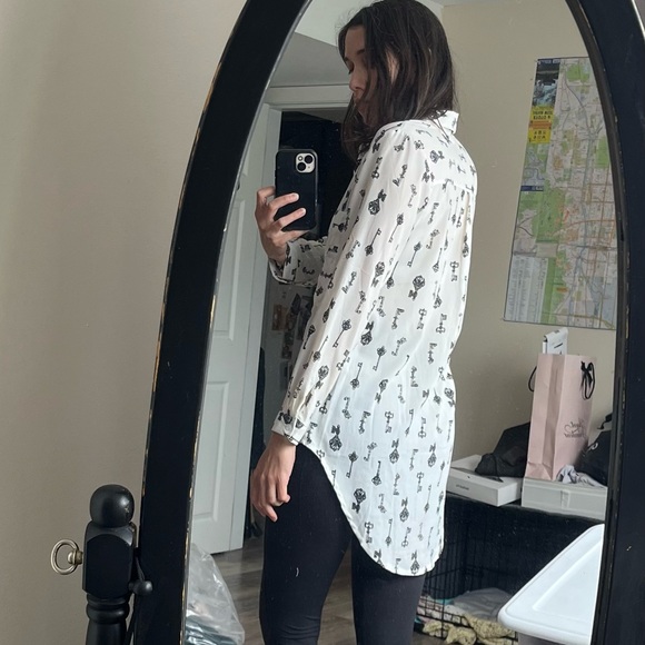 Sakura long white button blouse, black key design size Small, light and flowy - Picture 3 of 4